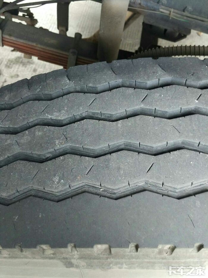 东莞有没有能维修大车吃胎的,4个前轮里外吃胎.