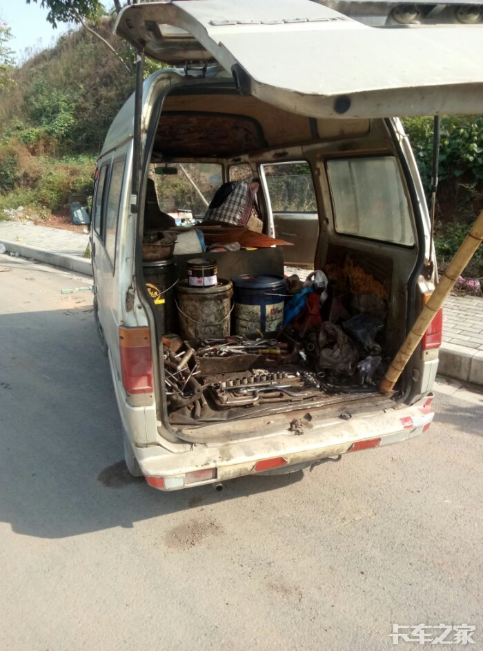 看看工作车,流动修车.麻雀虽小五脏俱全