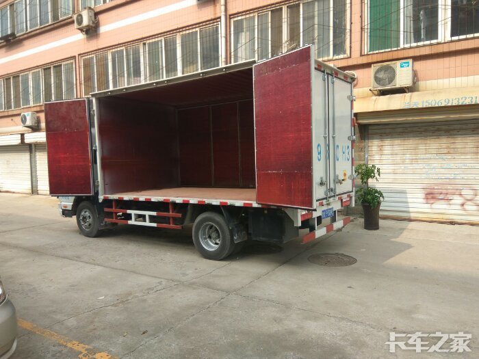 请问卡友4米2箱货的侧开门怎么设计更合理