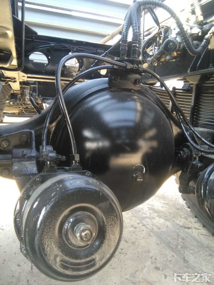 定车都是457的冲焊桥,可到车一看后桥不是一样的外型,不知道哪个好?