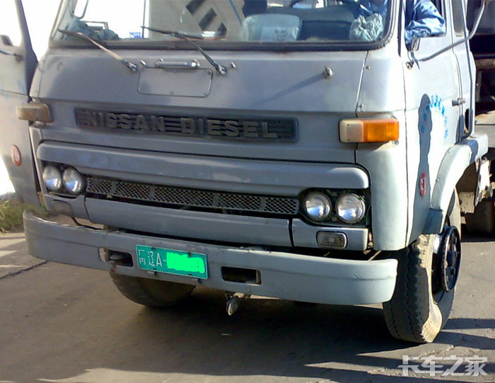 这种尼桑卡车公路上是见不到了,只有某些老牌企业还能见到