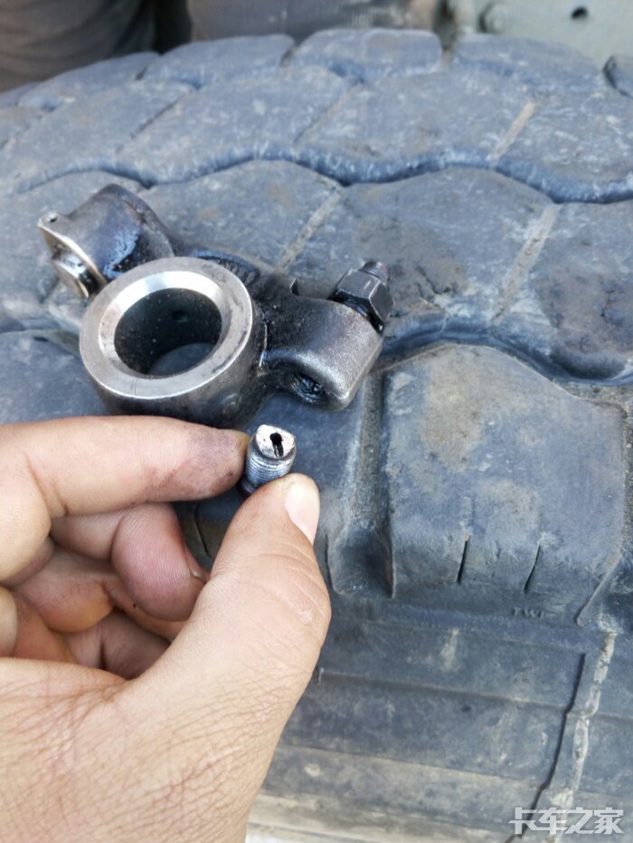 豪沃自卸车336气门异响