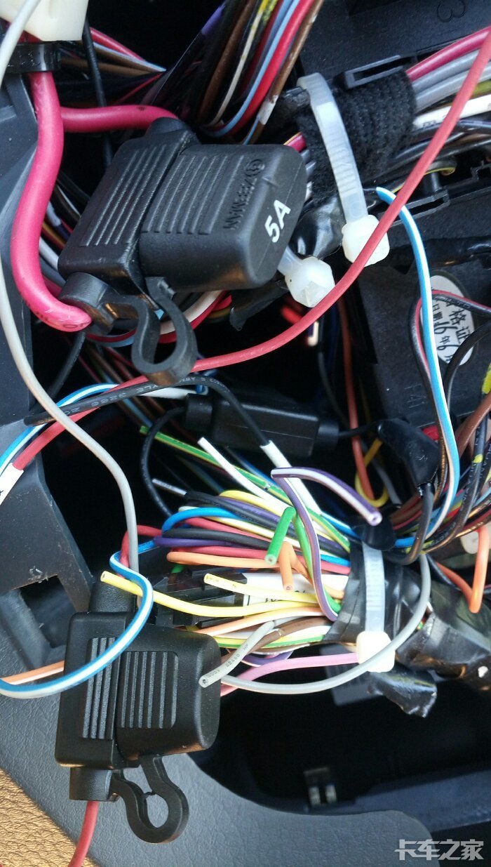 怎么找不到保险盒里面单独的两个黑色外壳的保险