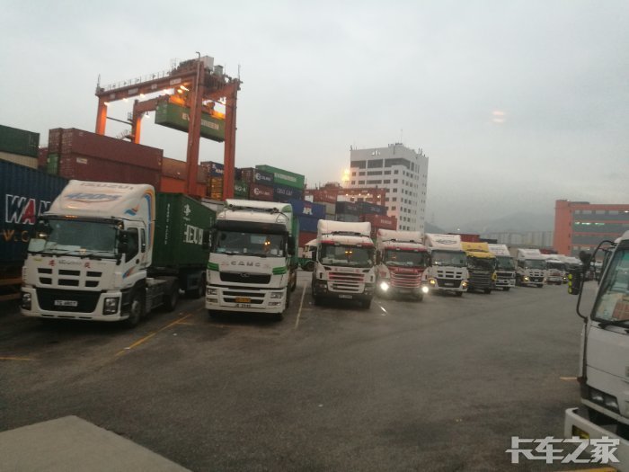 看看香港的泥头车