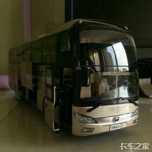宇通客车模型zk6118h2y宇通原厂客车模型
