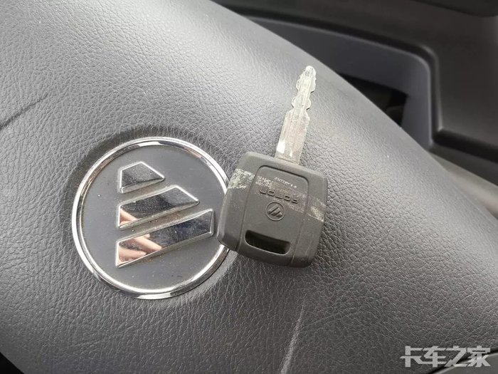 "王先森"追赶大马力潮流,喜提欧曼gtl8x4自卸.(多图)