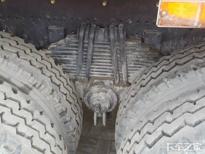 新款分体式平衡轴,维护更简单.上完户加钢板.后钢板共加6片儿