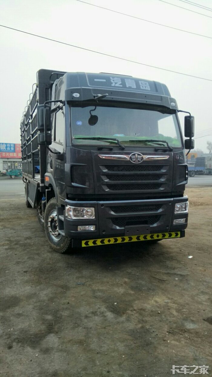 青岛解放 悍v260 锡柴 七米七 前四后四