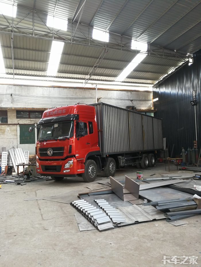 车厢厂里做货箱