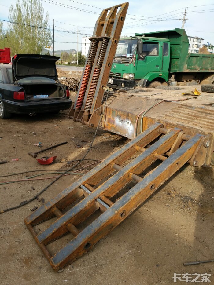 拖车年头多了做副爬梯换上还能再战斗个十年八年的