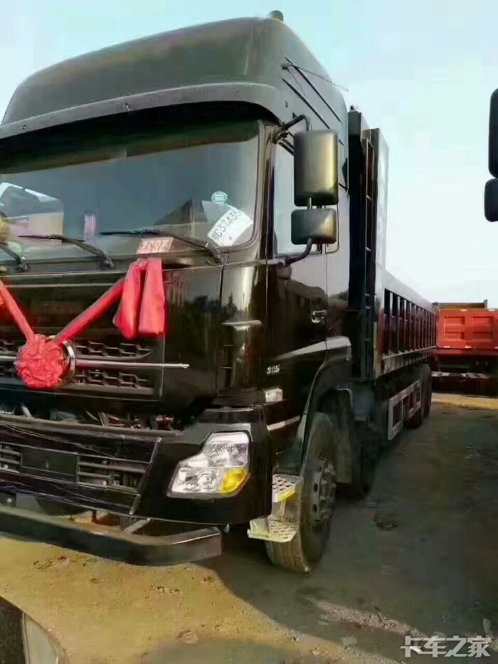两台东风大力神黑金刚,全新库存车