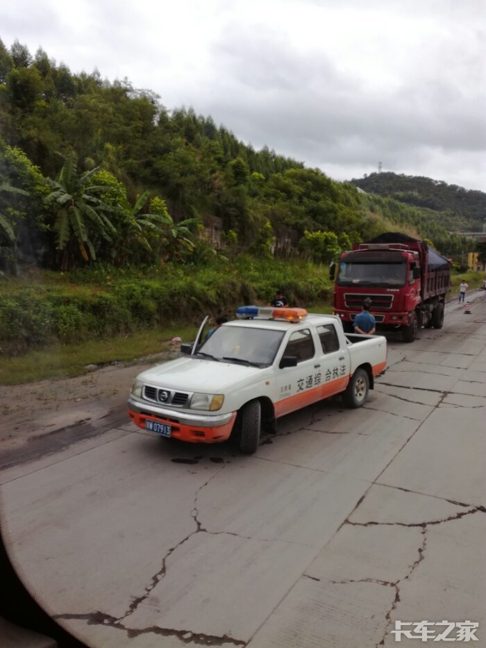 路政查車不知是走過場還是來真的還是岀於某種目的不得而知