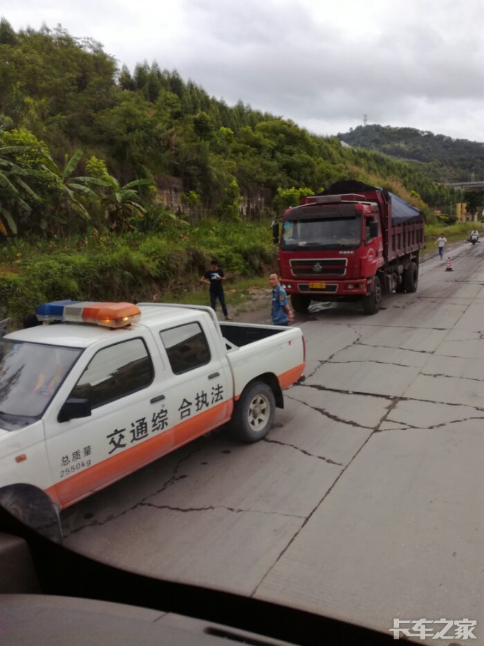 路政查车不知是走过场还是来真的,还是岀于某种目的,不得而知!