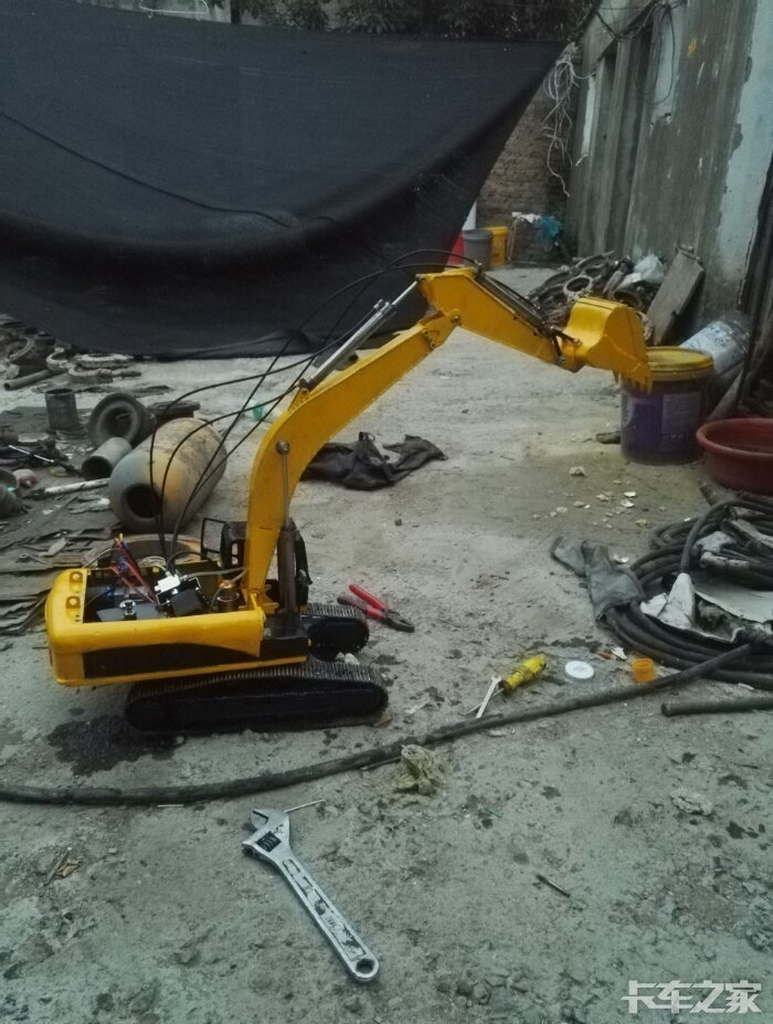 自制卡特彼勒液压挖机模型完结