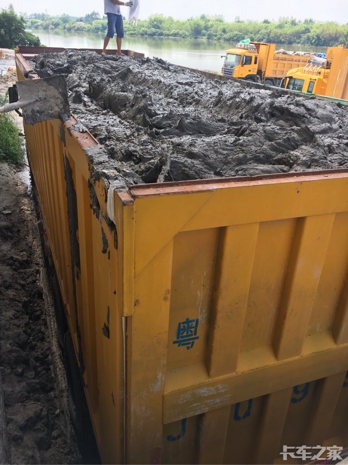 6米的自卸车随便装能80吨吗?(拉石子)