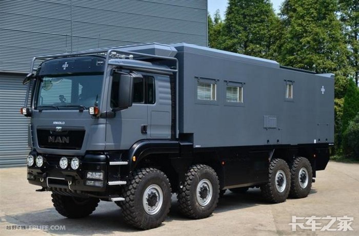 售价大约为1000万元人民币阿莫迪罗征服者越野房车图