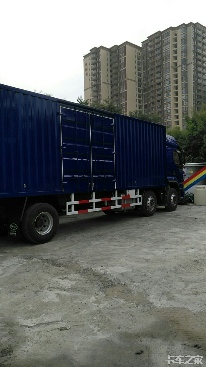 乘龙9米6h5厢式货车底盘和车厢一起有多重,望卡友告知一下,这款车