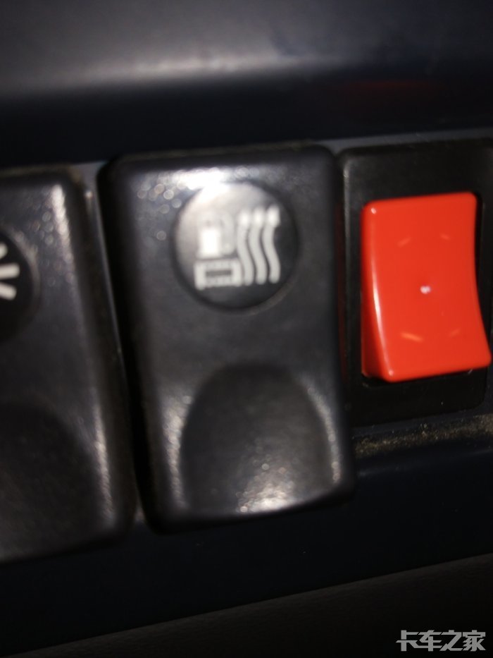 东风天龙这个开关是干什么的呀是油箱加热吗怎么用什么时候