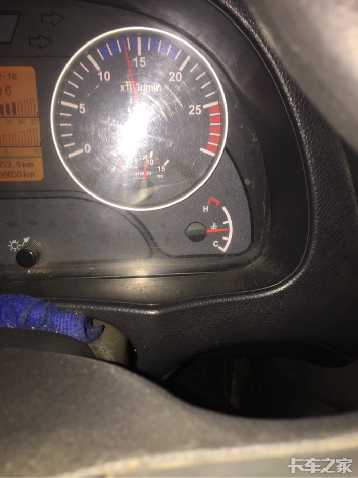 各位卡友你们的天龙水温表都在什么位置?