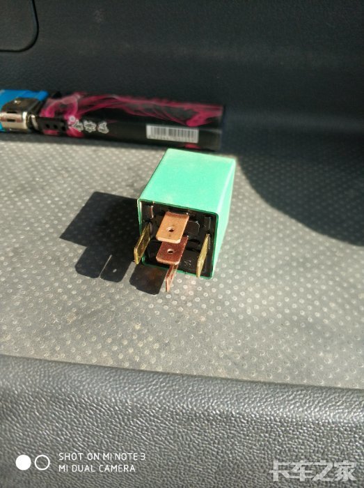 骏铃V3快递版,德威D19发动机故障灯跑着就亮