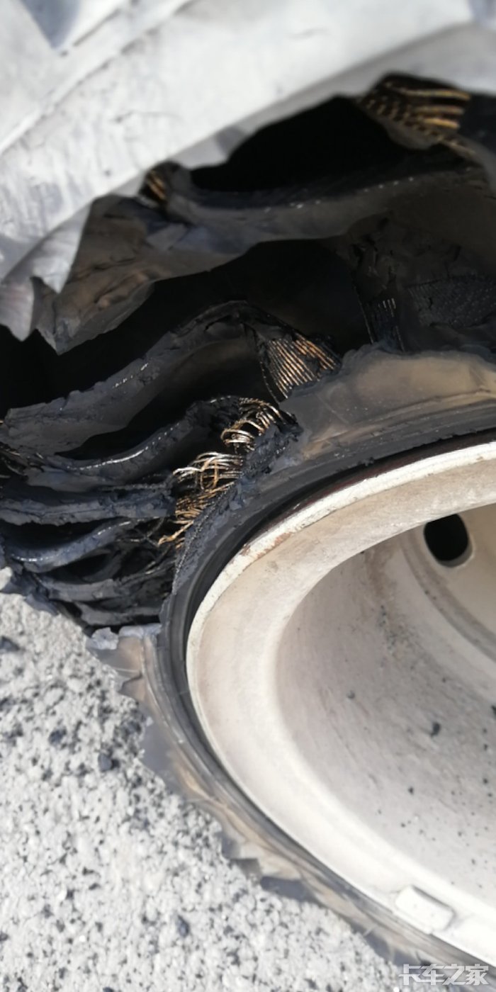 爆胎了可继续开吗