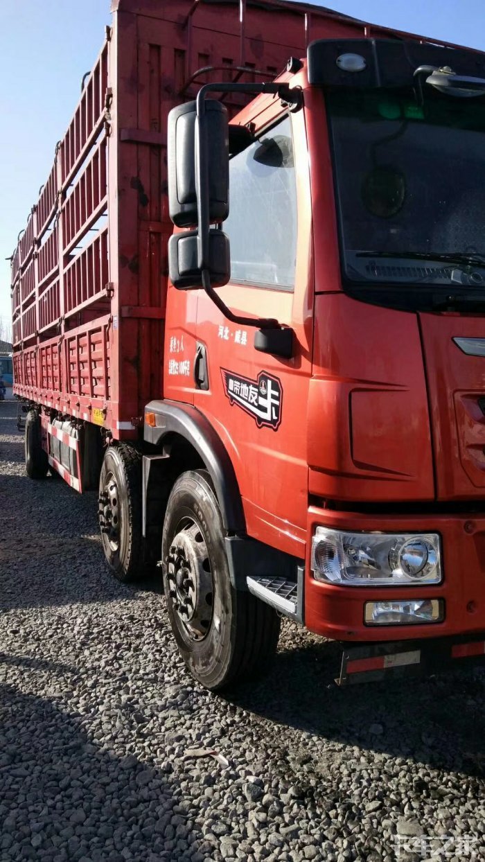 去市场看车15年,帮忙估价,想入手,240马力,9米6高栏,国四的