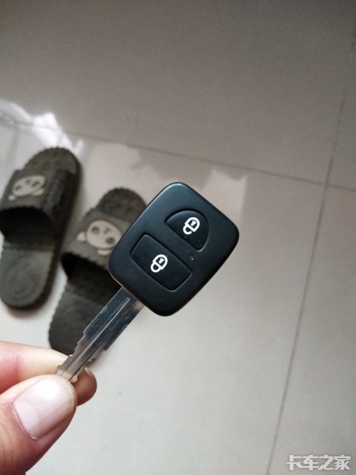 大家新年好问一下奥铃cts的钥匙什么样子