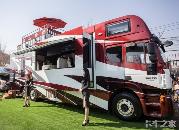房车展上偶遇红岩