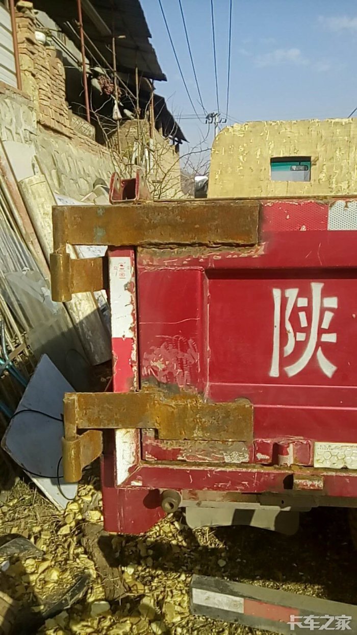 奥驰自卸车后门侧开