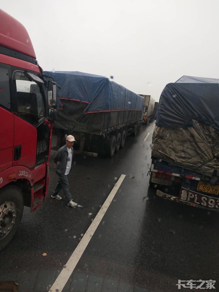 连霍高速大堵车