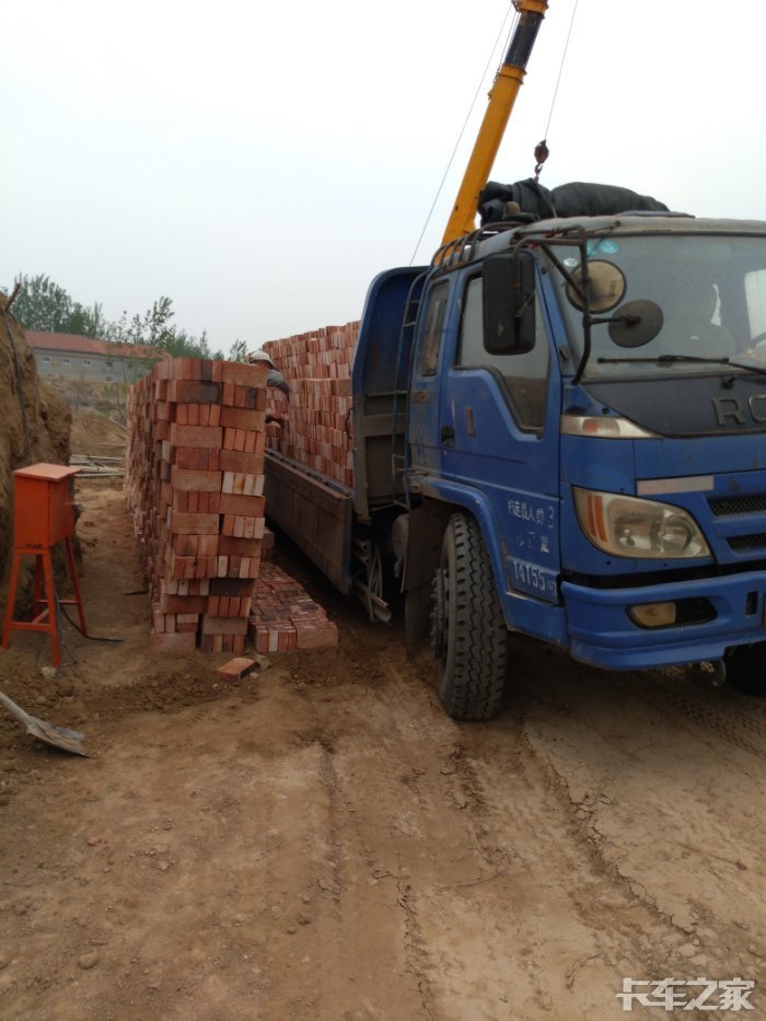 还是两桥车,玉柴4108.马上八年了!三大件没动过!新鲜照片为证!