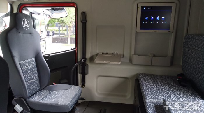 三一重卡测试车驾驶室内饰