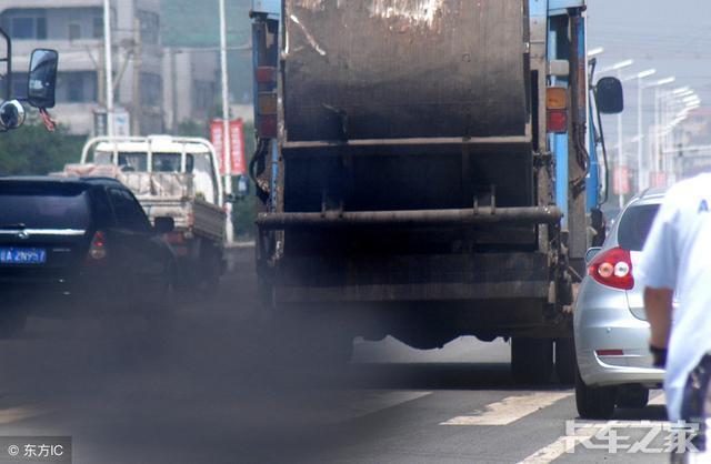 货车污染大 油质差咋解决?交通部等负责人接受询问