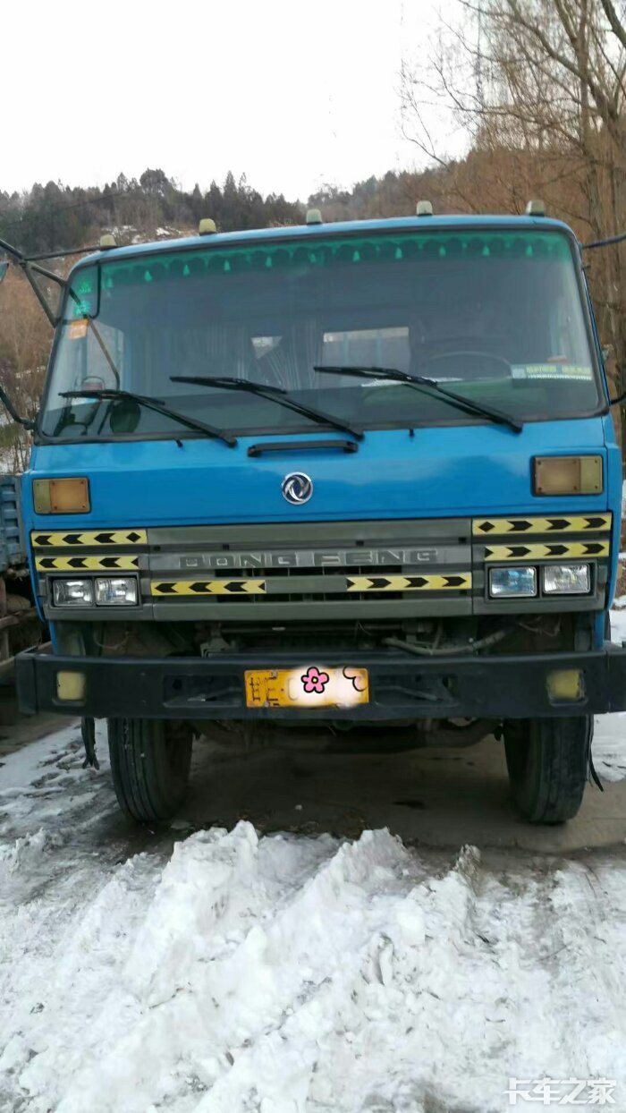 年的冬天,你遇到我了,从此,便是一辆车两个人了,你开着你的东风eq153