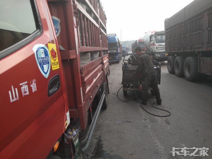 路边流动打黄油不可取 _ 卡车之家论坛