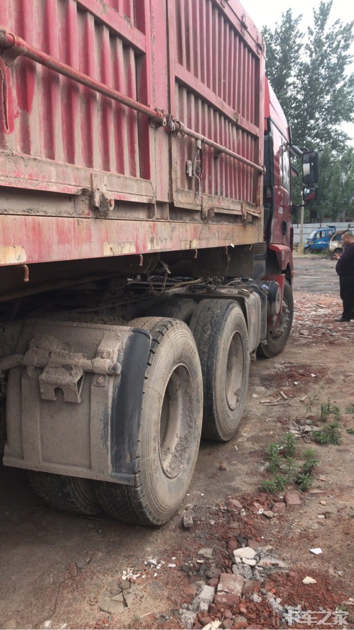 16年7月375德龙双驱95米平板侧翻