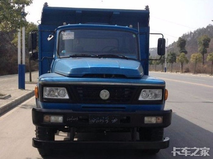 东风新款尖头自卸车220马力