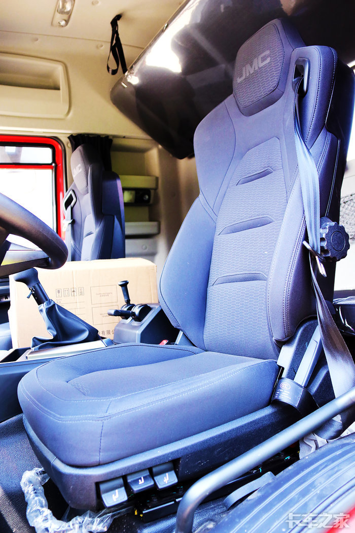 迷倒众生相江铃威龙牵引车看车经过