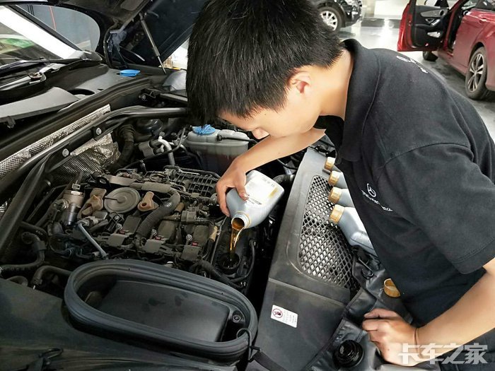 湖南星徽行保时捷macan常规保养更换美孚机油及机油滤芯