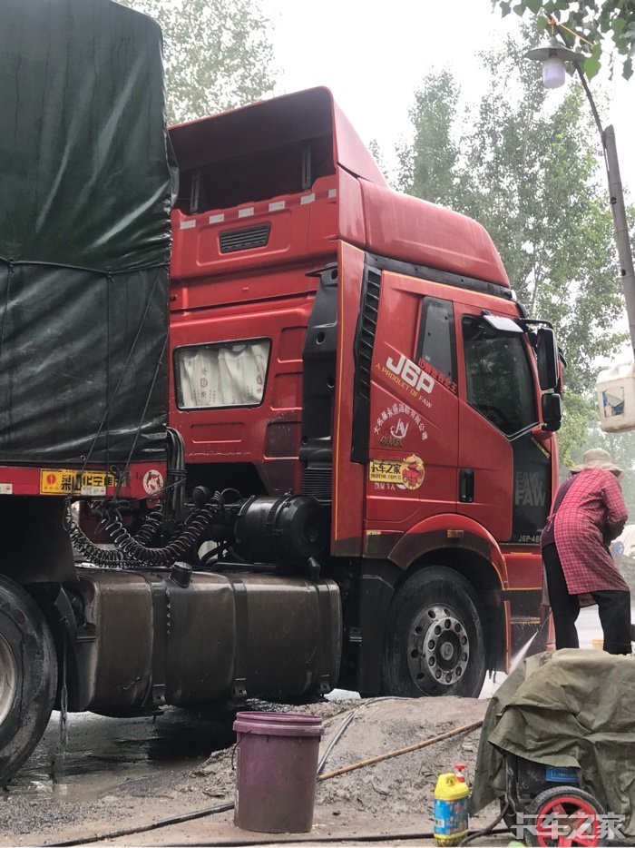 解放西北王:千里走单骑 一人一车一万里