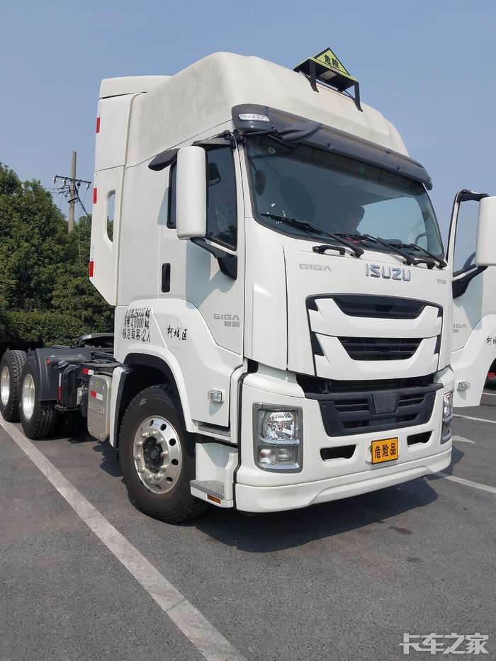 五十铃巨咖危化牵引车提车上牌