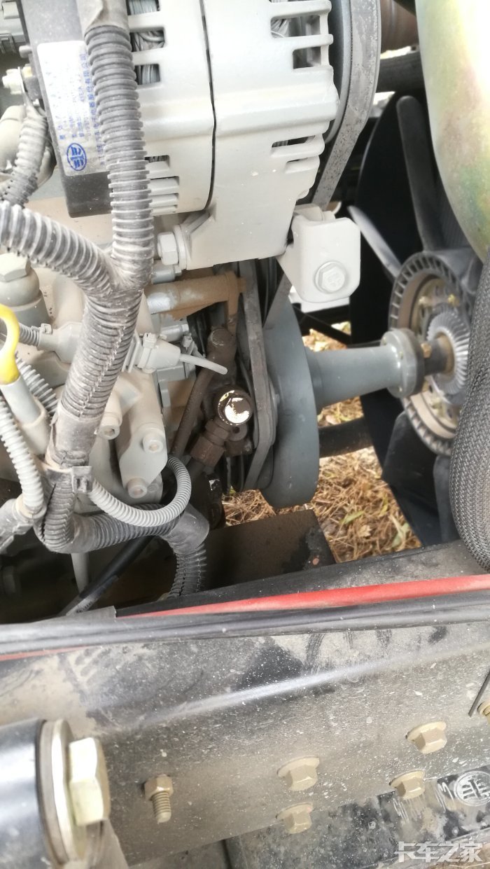 2018款解放j6l发动机渗油