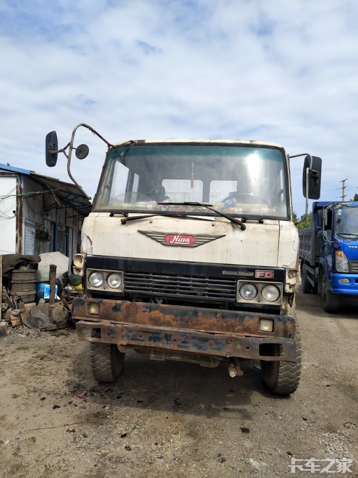 桂平唯一一台日野后八拖车