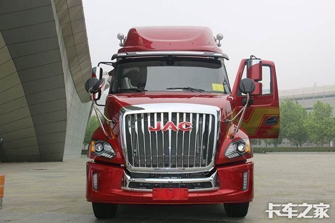 国内长头重卡三杰