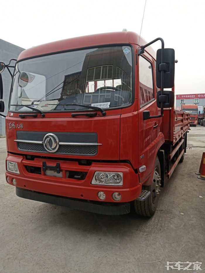 东风天锦6米8栏板车