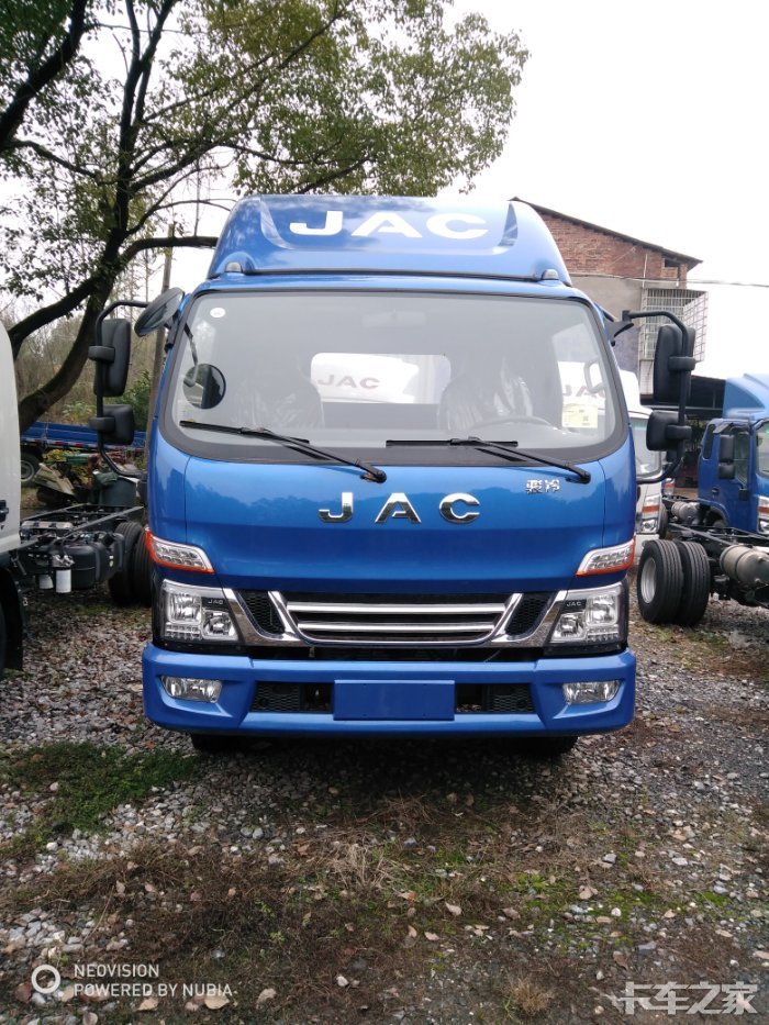 今天看中一台排半的江淮骏铃v6车厢长3.85长 2.18宽.