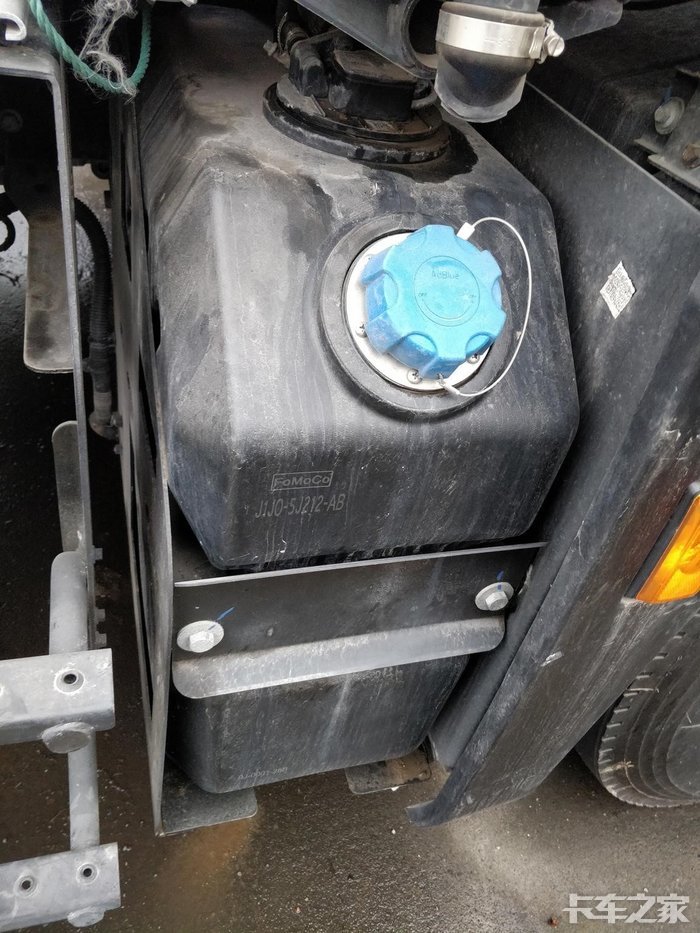 今天去店里看了下江铃威龙的实车(附上精美图片)