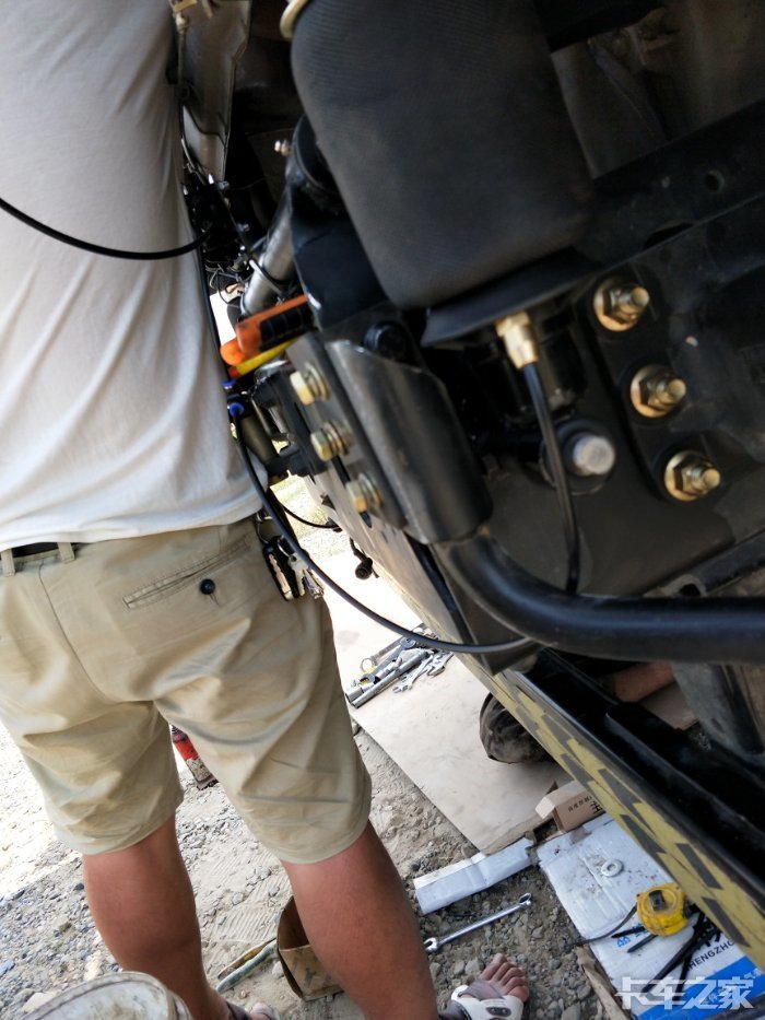 给大家分享几个解放j6l的驾驶室悬浮改装图片