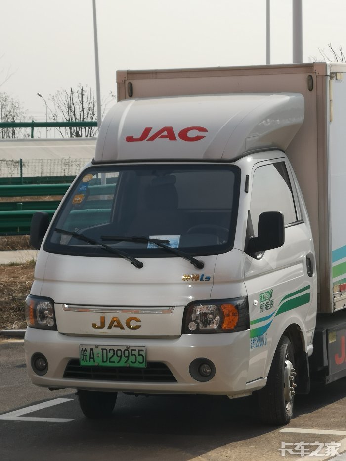 这是一辆江淮新能源帅铃i3