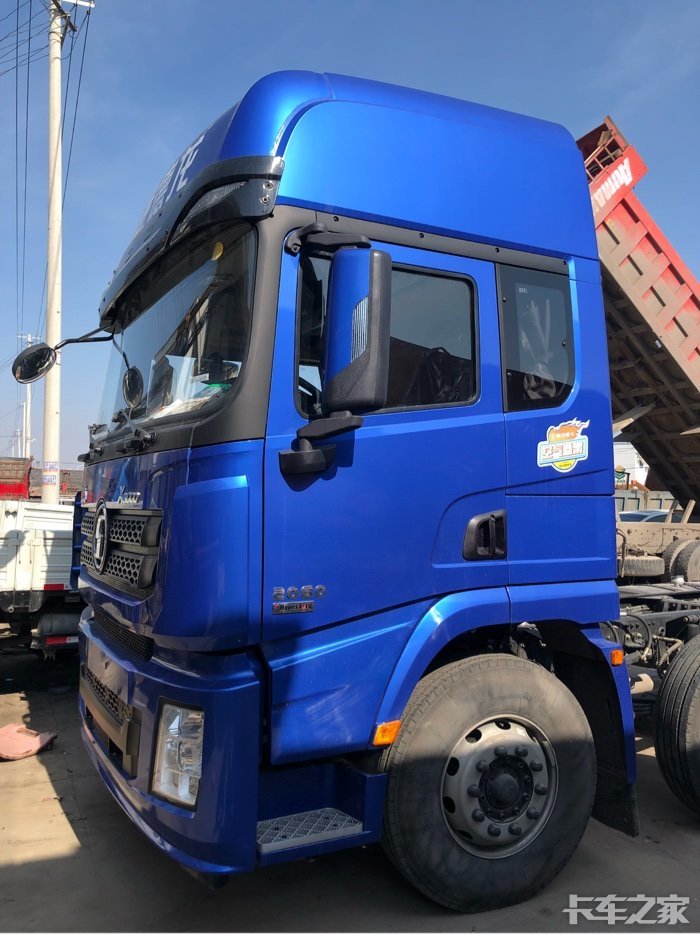 陕汽德龙x3000气囊悬浮桥冷链专用车